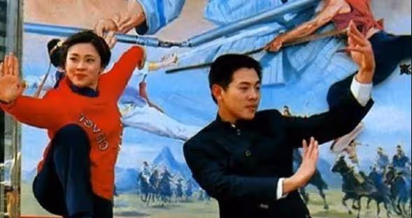 李連杰20億身家全給了利智，前妻黃秋燕住了10年地下室，差別好大
