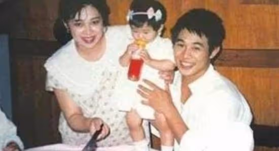 李連杰20億身家全給了利智，前妻黃秋燕住了10年地下室，差別好大