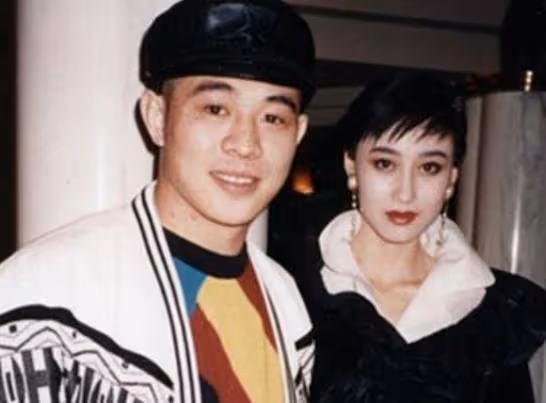 李連杰20億身家全給了利智，前妻黃秋燕住了10年地下室，差別好大