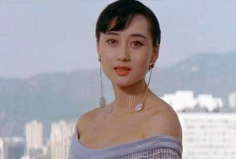李連杰20億身家全給了利智，前妻黃秋燕住了10年地下室，差別好大