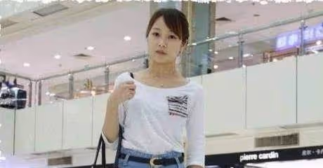 李連杰20億身家全給了利智，前妻黃秋燕住了10年地下室，差別好大
