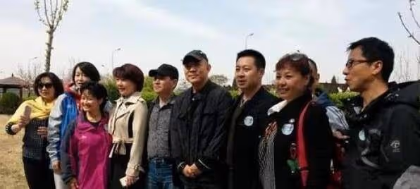 李連杰20億身家全給了利智，前妻黃秋燕住了10年地下室，差別好大
