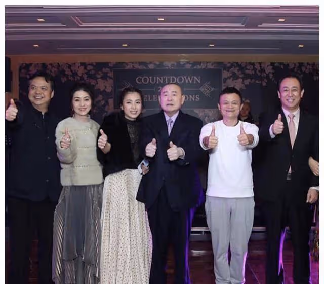 百億闊太他終於逆襲了！一身白色西裝配短靴，比楊千嬅還要高級