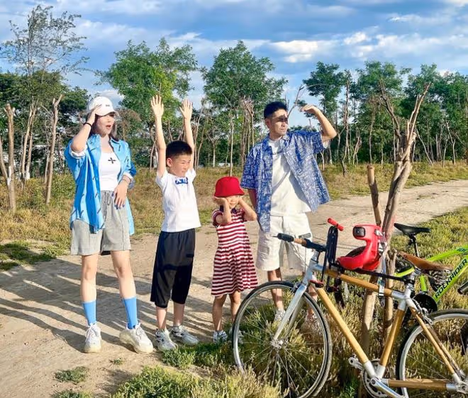 知名歌手黃征罕見曬娃,11歲兒子帥氣像爸!娶圈外人住別墅太幸福