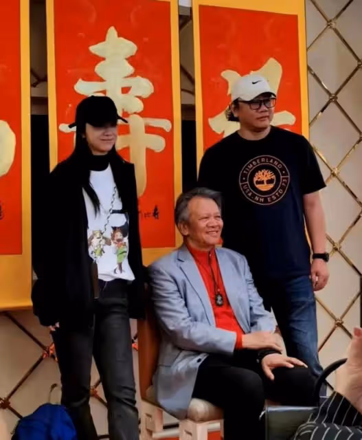 湯唯攜韓國老公為80歲父親賀壽,同吃酒席接地氣,金泰勇笑意滿滿