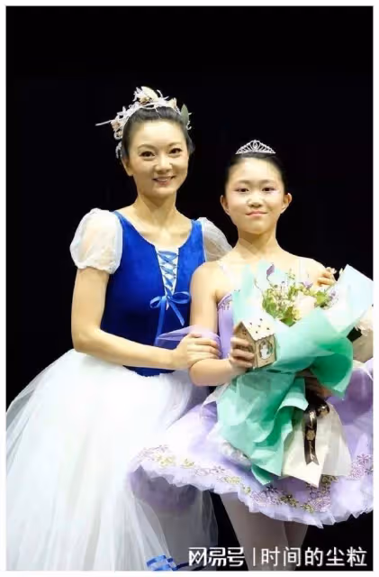 兒子18歲拿導演獎,女兒十歲出書,「老父親」張藝謀的幸福後半生