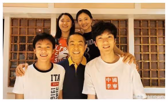 兒子18歲拿導演獎,女兒十歲出書,「老父親」張藝謀的幸福後半生