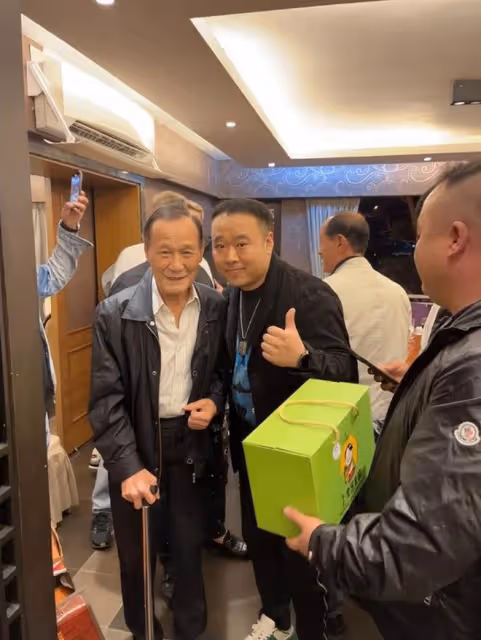 黑道大佬陳惠敏罕現身,老態憔悴走路不穩,曾幫劉嘉玲擺平不雅照