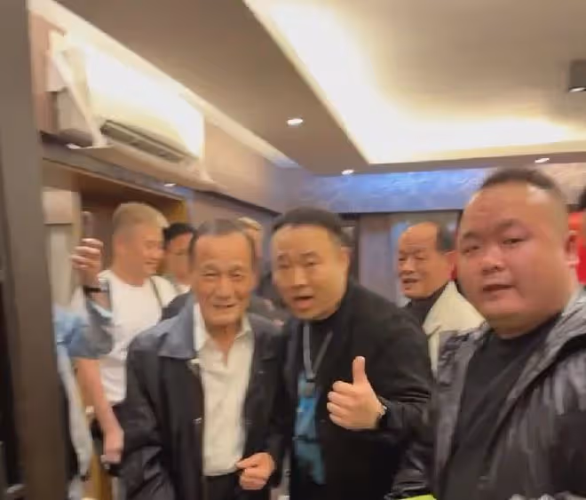 黑道大佬陳惠敏罕現身,老態憔悴走路不穩,曾幫劉嘉玲擺平不雅照