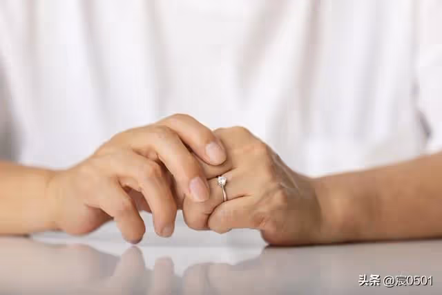 一個小時母親打來十多個電話,女子崩潰:你讓我喘一口氣,可以嗎