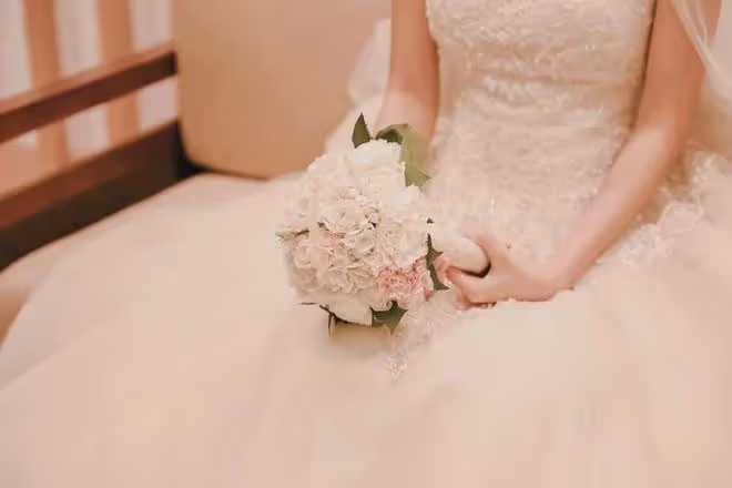 女兒:婚禮我爸媽會參加,你不用出現;親媽:你忘了誰養你長大的