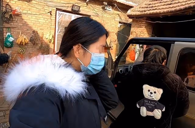 大姑姐拿兩萬紅包隨禮卻被趕出來,弟媳:她當年事做絕,沒安好心