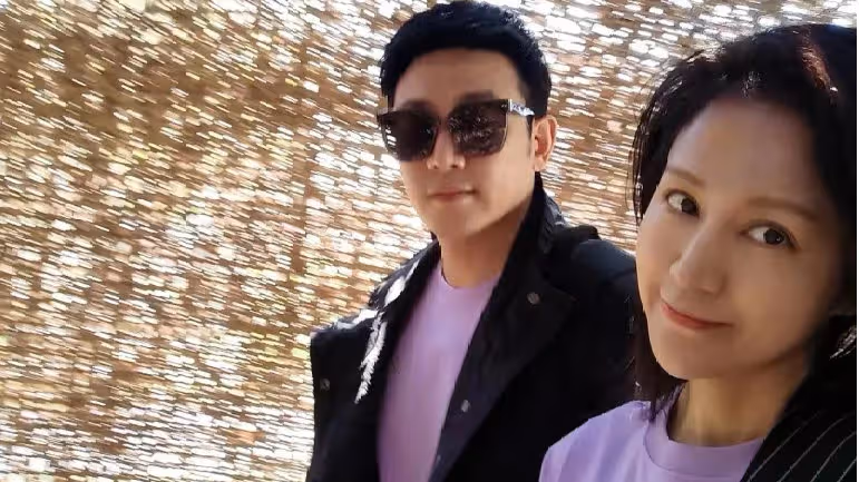 陸毅鮑蕾帶倆女兒農場玩耍，貝兒小葉子身高猛躥，同款小長腿搶鏡
