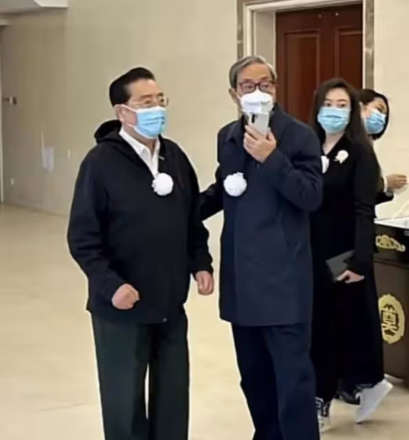 程志追悼會在京舉行,久未露面的劉斌到場,前妻殷秀梅也前來弔唁