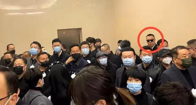 程志追悼會在京舉行,久未露面的劉斌到場,前妻殷秀梅也前來弔唁