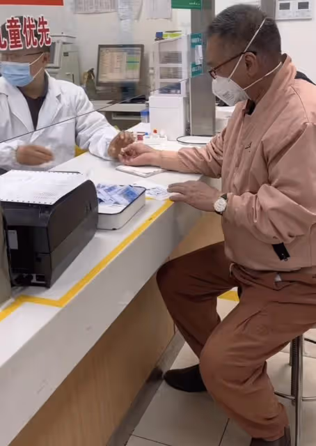 喬任梁去世6年,父親生病令人擔憂,清明無法為兒子掃墓倍感內疚