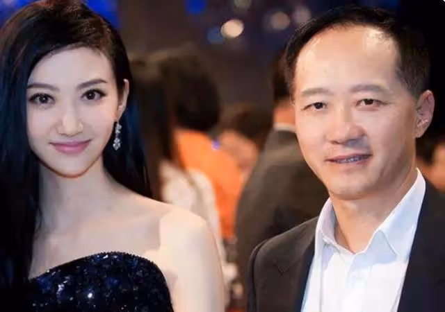35歲景甜情史疑曝光!首任男友實力比張繼科強,成龍大哥都不敢惹