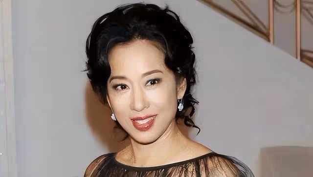 朱玲玲:為與富豪離婚,47歲凈身出戶,二婚再嫁200億富豪