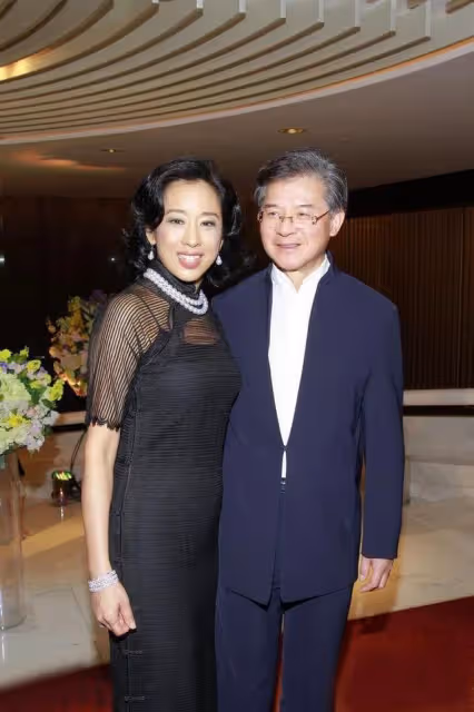 朱玲玲:為與富豪離婚,47歲凈身出戶,二婚再嫁200億富豪