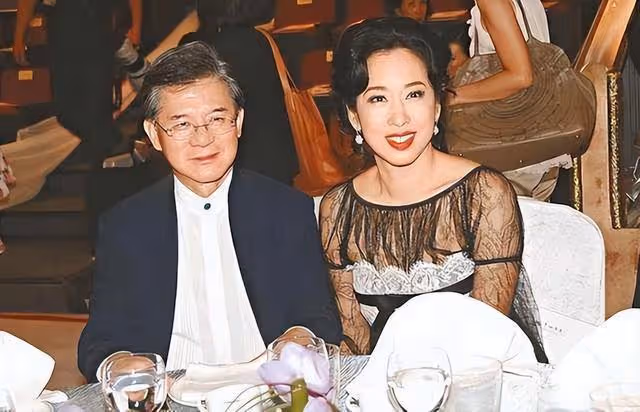朱玲玲:為與富豪離婚,47歲凈身出戶,二婚再嫁200億富豪