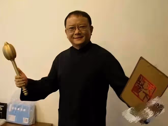 王剛清空帳號疑去美國,本人親自闢謠:在香港看展,還有節目要上