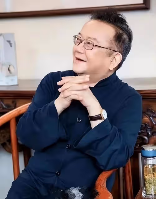 王剛清空帳號疑去美國,本人親自闢謠:在香港看展,還有節目要上