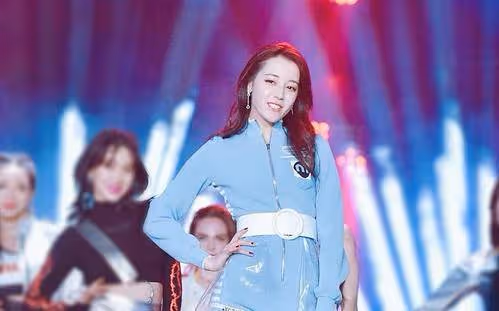 當家花旦迪麗熱巴上位史,踩老闆好姐妹上位,史上最水金鷹女神?