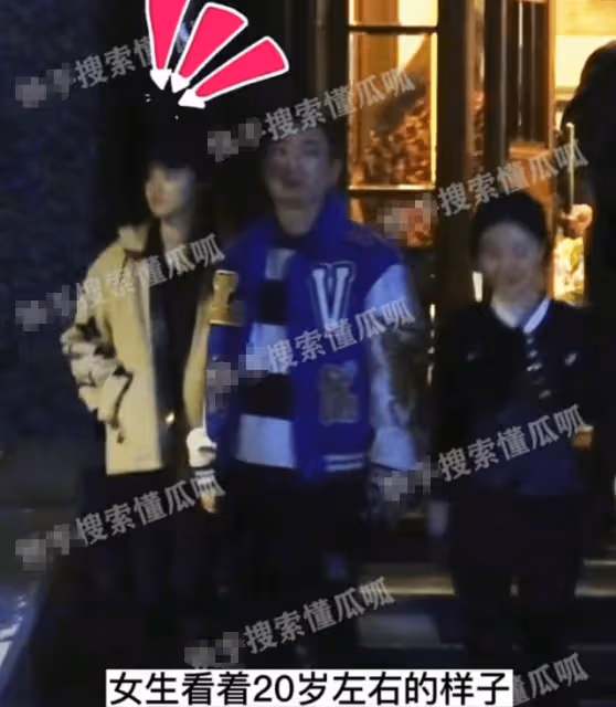 王思聰「一拖二」攜倆美女約飯,00後女友悶悶不樂,另一女超熱情