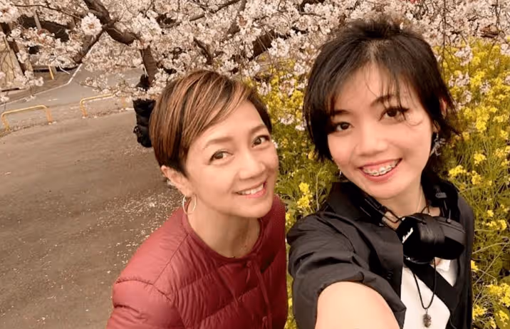 曾被追債千萬!TVB前女星大曬與18歲女兒合照!曾支持對方性取向!