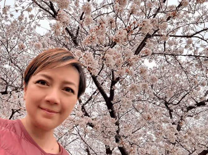 曾被追債千萬!TVB前女星大曬與18歲女兒合照!曾支持對方性取向!
