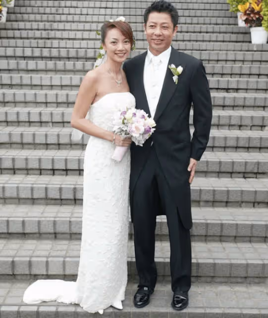 曾被追債千萬!TVB前女星大曬與18歲女兒合照!曾支持對方性取向!