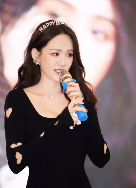陳喬恩44歲生日似少女,丈夫在米其林餐廳為其慶生,夫妻甜蜜依偎