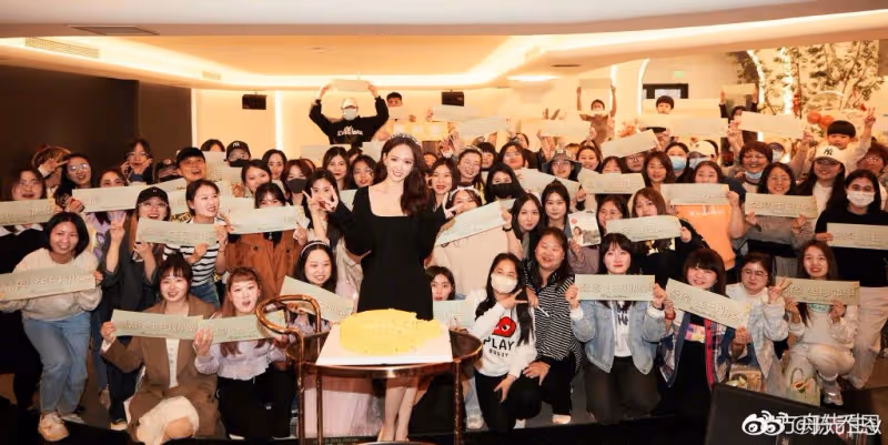 陳喬恩44歲生日似少女,丈夫在米其林餐廳為其慶生,夫妻倆甜蜜依偎
