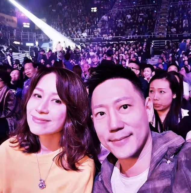 劉愷威前女友開派對慶47歲生日，富二代老公高大帥氣，子女顏值高