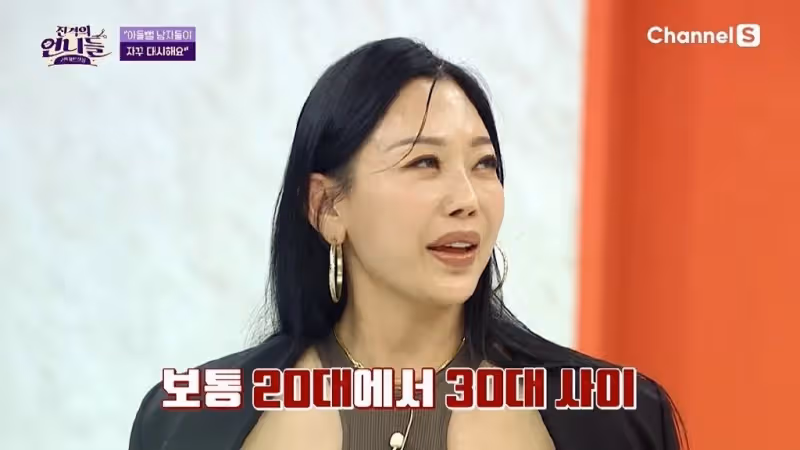 55歲韓國女模特，被20多歲男人街頭搭訕，她說：我兒子都31歲了！