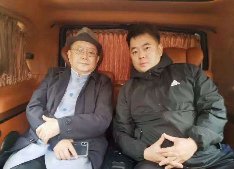 王剛回應爭議，不是移民而是深夜一通電話，沒直言但信息量很大！