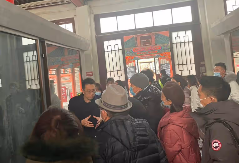 王剛回應爭議,不是移民而是深夜一通電話,沒直言但信息量很大!