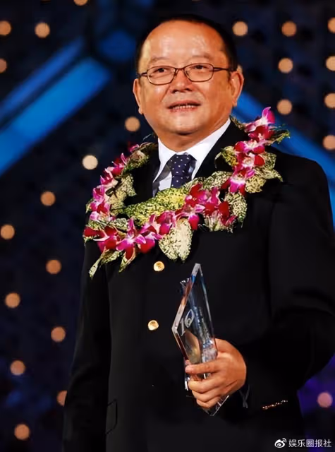 王剛回應爭議,不是移民而是深夜一通電話,沒直言但信息量很大!