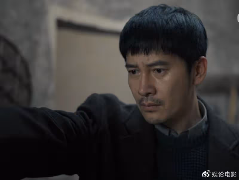 靳東8年後再演諜戰劇,收視率不錯角色熱度高,還和倆好兄弟飆戲