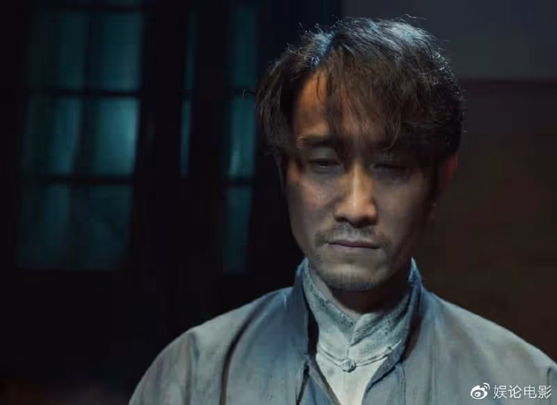 靳東8年後再演諜戰劇,收視率不錯角色熱度高,還和倆好兄弟飆戲