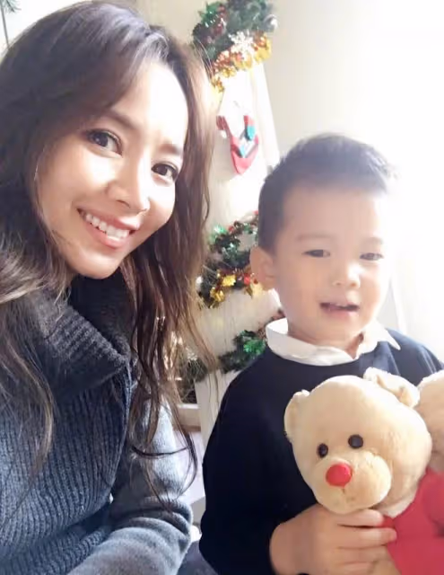 周杰倫前女友侯佩岑出童書,攜兒子宣傳,弟弟罕出鏡顏值不及哥哥