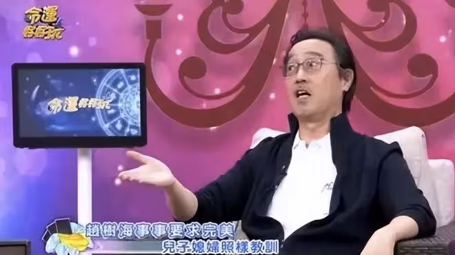 無懼高圓圓吃醋?趙又廷攜四位女生聚餐被拍,一路說笑相談甚歡