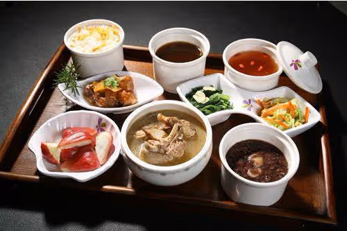 去娘家坐月子，一到飯點兒母親就出門，知道原因我回了婆家