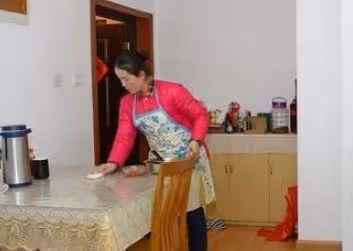 婆婆出院我接回家，做碗白粥她把餐桌掀了，老公的話她連連道歉