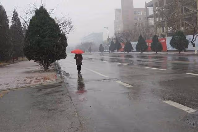 離婚後我要兩個孩子,街頭遇前夫他提出復婚,我笑著拉起他的手