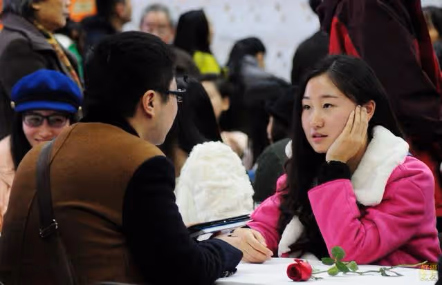 「阿姨,你女兒二婚,20萬彩禮一套房,做夢!」「拿不出別娶!」