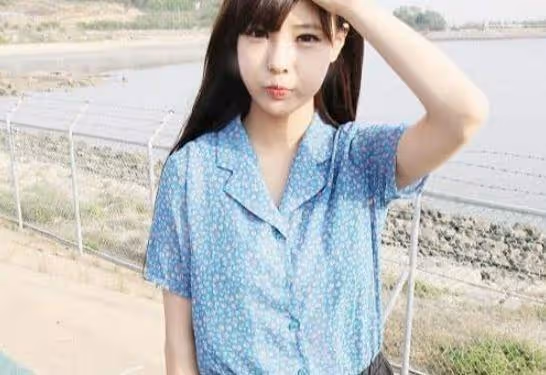 小叔子帶女友來家小住,我下班晚沒做飯,他把我推出門外,傻眼了