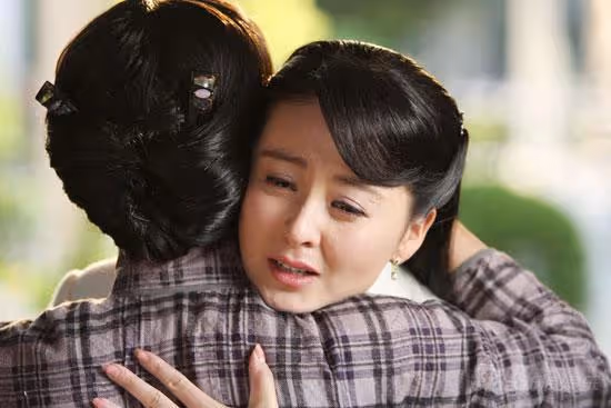 去女兒家看她,我做好蝦女婿不吃,看到女兒舉動,我掀了桌子