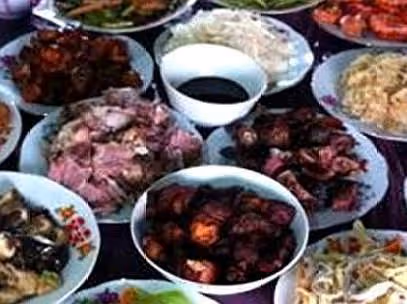 借了弟弟十萬塊錢去還,弟媳熱情招待,臨走讓我打包飯菜,我淚目