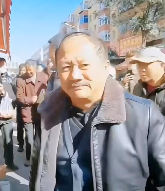演員謝廣坤花巨資回老家蓋別墅,遭村民阻撓,原因是占地面積太大